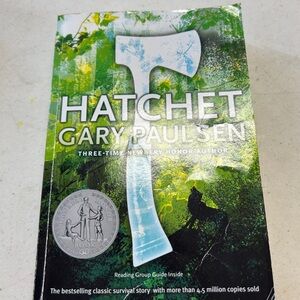 Hatchet by Gary Paulsen - Green Cover